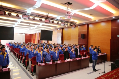 組織黨的(de)十九大(da)精(jīng)神專(zhuan)題講座